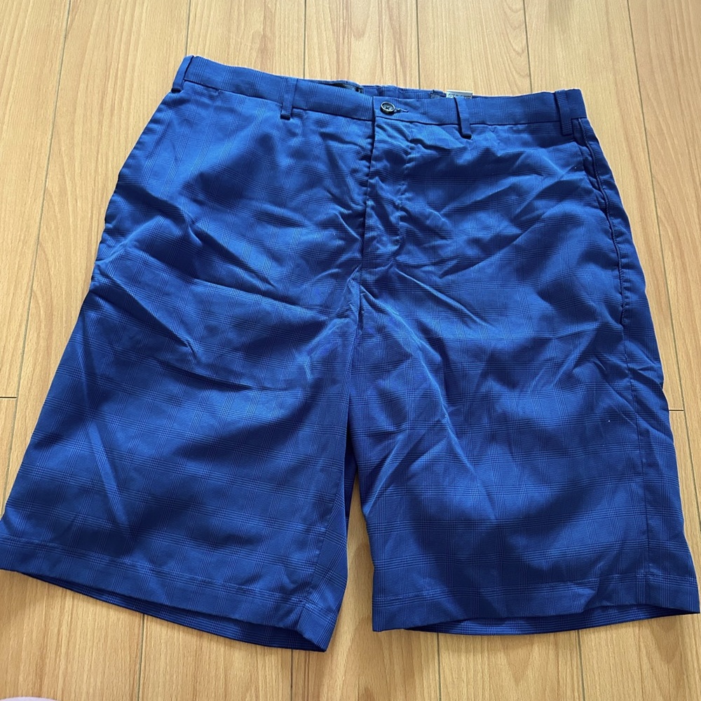 Callaway golf men’s blue plaid short